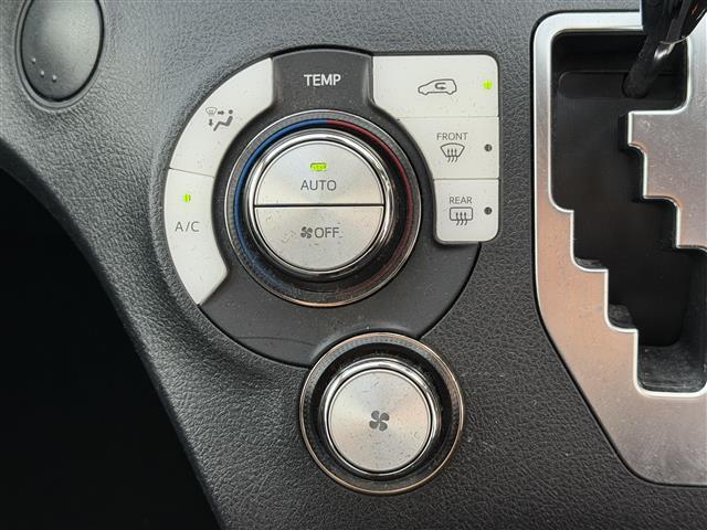 シエンタ Ｇ　雹害／ワンオーナー／純正ディーラーナビ（ＣＤ／ＢＴ／フルセグＴＶ）／バックカメラ／両側パワースライドドア／トヨタセーフティセンス／レーンアシスト／オートマチックハイビーム／（11枚目）