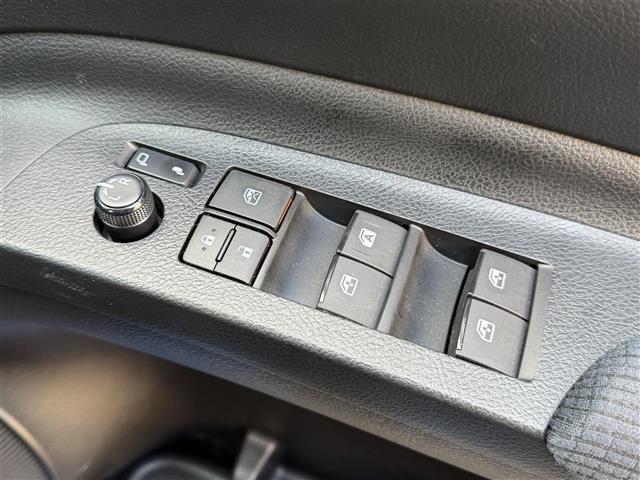 シエンタ Ｇ　雹害／ワンオーナー／純正ディーラーナビ（ＣＤ／ＢＴ／フルセグＴＶ）／バックカメラ／両側パワースライドドア／トヨタセーフティセンス／レーンアシスト／オートマチックハイビーム／（14枚目）