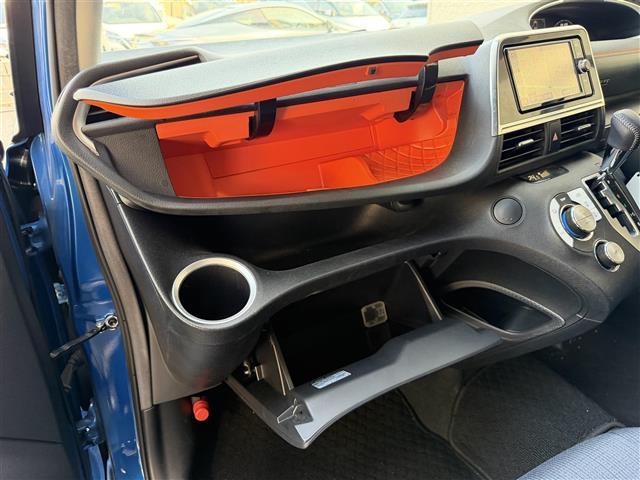 シエンタ Ｇ　雹害／ワンオーナー／純正ディーラーナビ（ＣＤ／ＢＴ／フルセグＴＶ）／バックカメラ／両側パワースライドドア／トヨタセーフティセンス／レーンアシスト／オートマチックハイビーム／（16枚目）