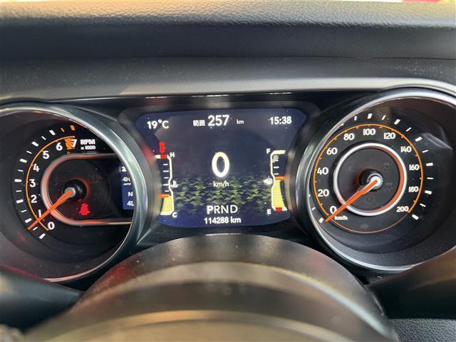 ジープ・ラングラーアンリミテッド スポーツ　／ワンオーナー☆純正ディスプレイオーディオ（ＢＴ／ＵＳＢ）／バックカメラ／サイドカメラ／レーダークルーズコントロール／ＥＴＣ／アイドリングストップ／コーナーセンサー／スマートキー（6枚目）