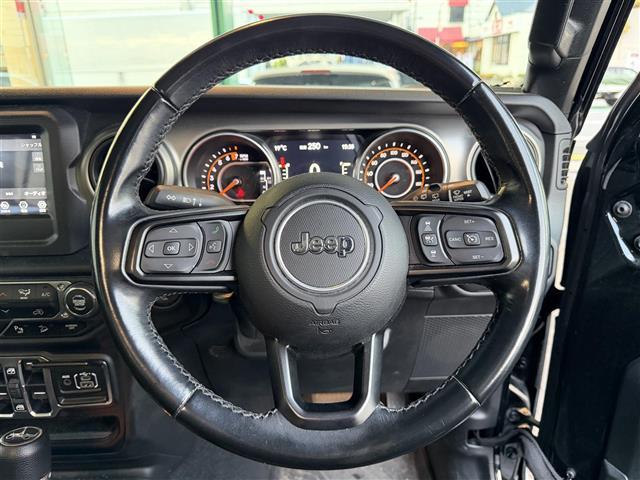 ジープ・ラングラーアンリミテッド スポーツ　／ワンオーナー☆純正ディスプレイオーディオ（ＢＴ／ＵＳＢ）／バックカメラ／サイドカメラ／レーダークルーズコントロール／ＥＴＣ／アイドリングストップ／コーナーセンサー／スマートキー（7枚目）