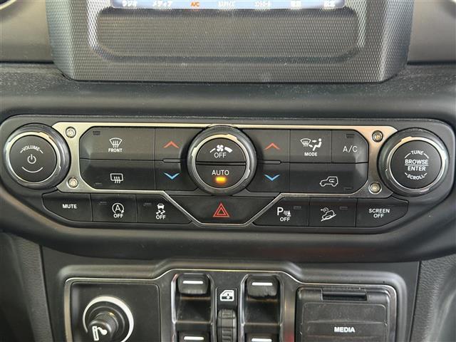 ジープ・ラングラーアンリミテッド スポーツ　／ワンオーナー☆純正ディスプレイオーディオ（ＢＴ／ＵＳＢ）／バックカメラ／サイドカメラ／レーダークルーズコントロール／ＥＴＣ／アイドリングストップ／コーナーセンサー／スマートキー（12枚目）