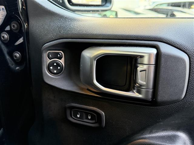 ジープ・ラングラーアンリミテッド スポーツ　／ワンオーナー☆純正ディスプレイオーディオ（ＢＴ／ＵＳＢ）／バックカメラ／サイドカメラ／レーダークルーズコントロール／ＥＴＣ／アイドリングストップ／コーナーセンサー／スマートキー（18枚目）