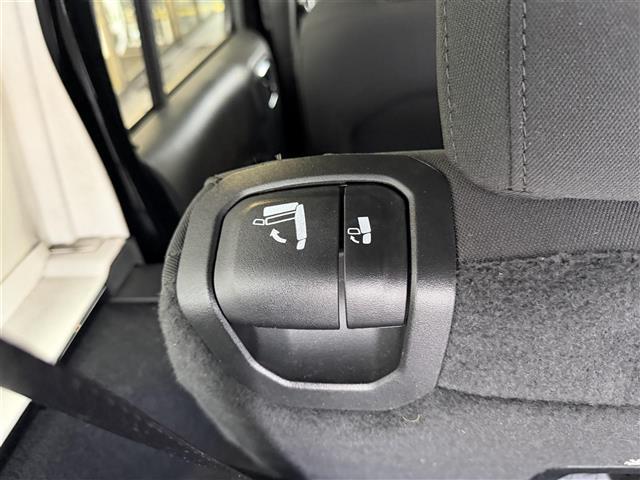 ジープ・ラングラーアンリミテッド スポーツ　／ワンオーナー☆純正ディスプレイオーディオ（ＢＴ／ＵＳＢ）／バックカメラ／サイドカメラ／レーダークルーズコントロール／ＥＴＣ／アイドリングストップ／コーナーセンサー／スマートキー（19枚目）