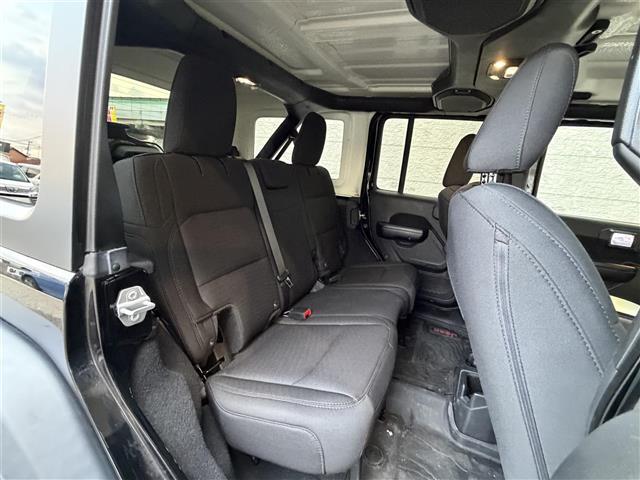 ジープ・ラングラーアンリミテッド スポーツ　／ワンオーナー☆純正ディスプレイオーディオ（ＢＴ／ＵＳＢ）／バックカメラ／サイドカメラ／レーダークルーズコントロール／ＥＴＣ／アイドリングストップ／コーナーセンサー／スマートキー（24枚目）