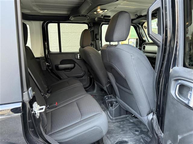 ジープ・ラングラーアンリミテッド スポーツ　／ワンオーナー☆純正ディスプレイオーディオ（ＢＴ／ＵＳＢ）／バックカメラ／サイドカメラ／レーダークルーズコントロール／ＥＴＣ／アイドリングストップ／コーナーセンサー／スマートキー（25枚目）