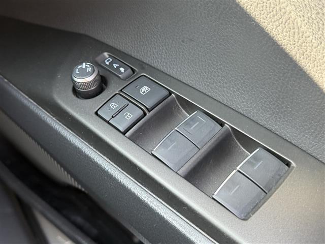 カムリ ＷＳレザーパッケージ　／ワンオーナー／純正メーカーナビ（ＢＴ／Ｍｉｒａｃａｓｔ）／バックカメラ／ＧＲエアロ／フロント／サイド／リア／リアアンダー／ＴＲＤマフラー／サンルーフ☆／ルレザーシート／前席パワーシート（11枚目）