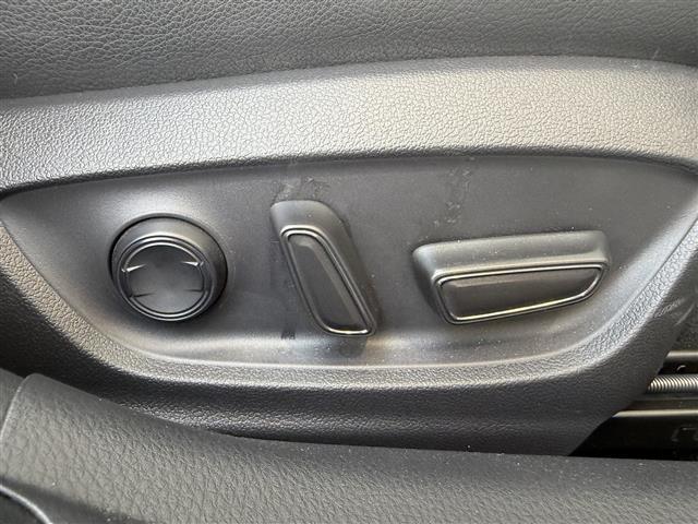 カムリ ＷＳレザーパッケージ　／ワンオーナー／純正メーカーナビ（ＢＴ／Ｍｉｒａｃａｓｔ）／バックカメラ／ＧＲエアロ／フロント／サイド／リア／リアアンダー／ＴＲＤマフラー／サンルーフ☆／ルレザーシート／前席パワーシート（12枚目）