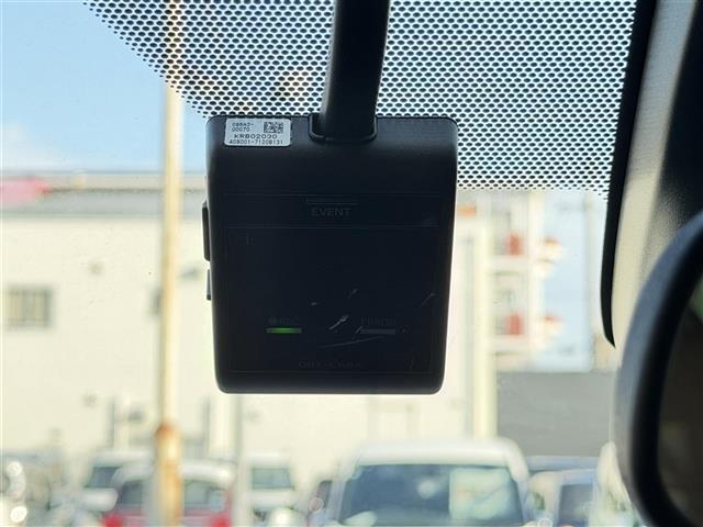 シエンタ Ｇ　グランパー　純正ナビ／ＣＤ／ＢＴ／ＳＤ／フルセグＴＶ／ＥＴＣ／バックカメラ／両側パワースライドドア／衝突軽減ブレーキ／クルーズコントロール／前方ドライブレコーダー／オートハイビーム／ヘッドライトレベライザー（4枚目）