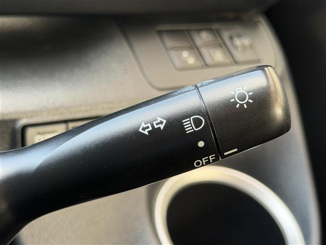 シエンタ Ｇ　グランパー　純正ナビ／ＣＤ／ＢＴ／ＳＤ／フルセグＴＶ／ＥＴＣ／バックカメラ／両側パワースライドドア／衝突軽減ブレーキ／クルーズコントロール／前方ドライブレコーダー／オートハイビーム／ヘッドライトレベライザー（9枚目）