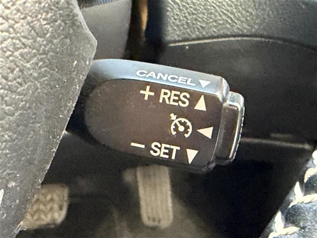 シエンタ Ｇ　グランパー　純正ナビ／ＣＤ／ＢＴ／ＳＤ／フルセグＴＶ／ＥＴＣ／バックカメラ／両側パワースライドドア／衝突軽減ブレーキ／クルーズコントロール／前方ドライブレコーダー／オートハイビーム／ヘッドライトレベライザー（10枚目）