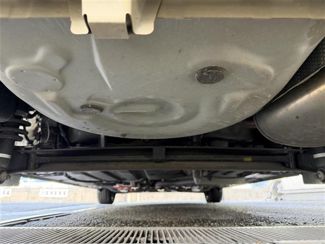 シエンタ Ｇ　グランパー　純正ナビ／ＣＤ／ＢＴ／ＳＤ／フルセグＴＶ／ＥＴＣ／バックカメラ／両側パワースライドドア／衝突軽減ブレーキ／クルーズコントロール／前方ドライブレコーダー／オートハイビーム／ヘッドライトレベライザー（37枚目）