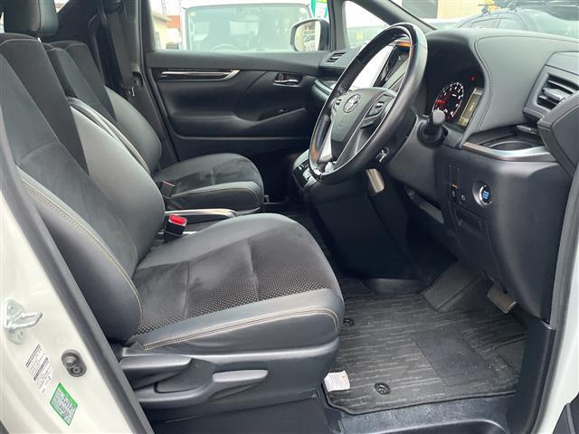 アルファード 2.5S タイプゴールド サンルーフ/純正ディスプレイオーディオ/純正フリップダウンモニター/CD/DVD/BT/USB/フルセグTV/バックカメラ/ETC/両側パワースライドドア/衝突軽減ブレーキ/レーダークルコン(23枚目)