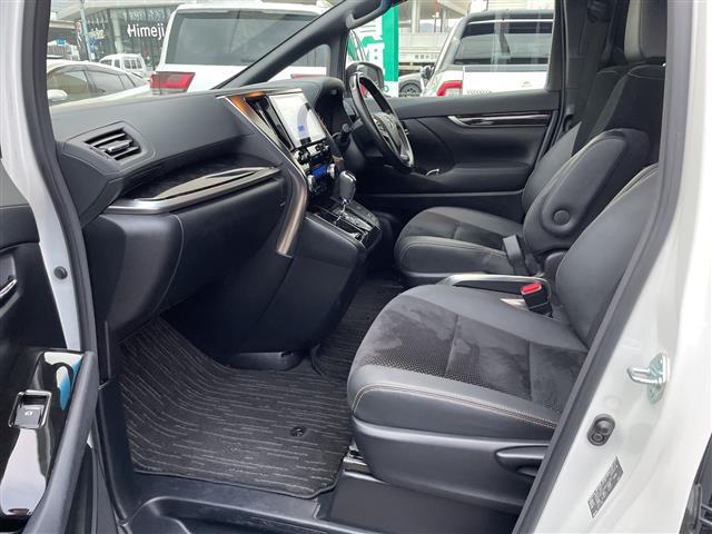 アルファード 2.5S タイプゴールド サンルーフ/純正ディスプレイオーディオ/純正フリップダウンモニター/CD/DVD/BT/USB/フルセグTV/バックカメラ/ETC/両側パワースライドドア/衝突軽減ブレーキ/レーダークルコン(24枚目)