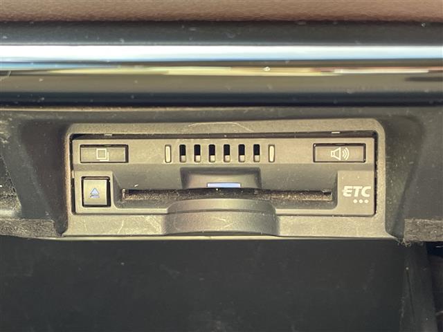 クラウンハイブリッド Ｇ－エグゼクティブ　純正ナビ／ＣＤ／ＤＶＤ／ＢＴ／ＡＵＸ／ＵＳＢ／フルセグＴＶ／全周囲カメラ／ＥＴＣ／衝突軽減ブレーキ／前後コーナーセンサー／レーダークルーズコントロール／ブラインドスポットモニター／純正フロアマット（2枚目）