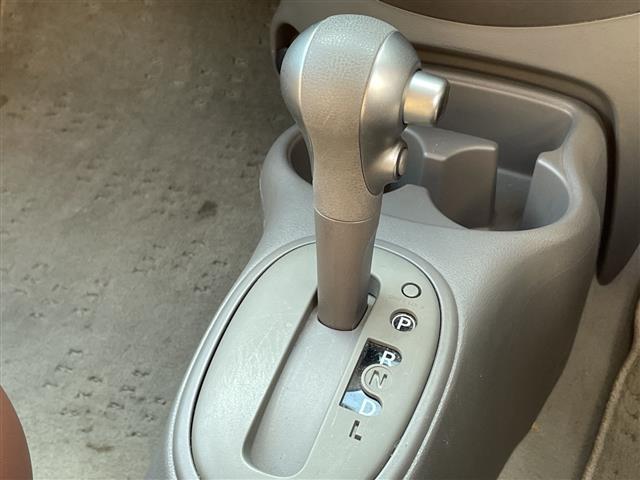 マーチ ボレロ　／純正ディーラーナビ（ＣＤ／ＢＴ／フルセグＴＶ）／バックカメラ／ＥＴＣ／アイドリングストップ／社外ＬＥＤヘッドライト／ＡＵＴＯライト／スマートキー／スペアキー／保証書／取扱説明書（10枚目）