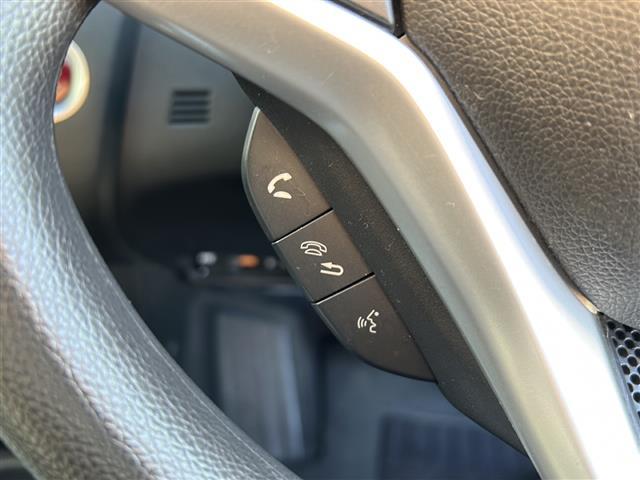 フィット 13G・Fパッケージ 取扱説明書 保証書 純正ナビ プッシュスタートアイドリングストップ スマートキー×2 ビルトインETC 純正フロアマット ステアリングリモコン(8枚目)