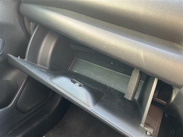 フィット 13G・Fパッケージ 取扱説明書 保証書 純正ナビ プッシュスタートアイドリングストップ スマートキー×2 ビルトインETC 純正フロアマット ステアリングリモコン(18枚目)