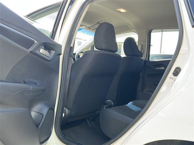 フィット 13G・Fパッケージ 取扱説明書 保証書 純正ナビ プッシュスタートアイドリングストップ スマートキー×2 ビルトインETC 純正フロアマット ステアリングリモコン(26枚目)