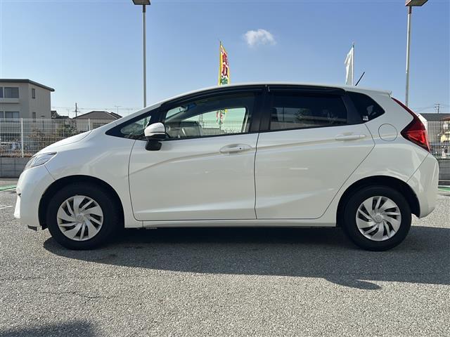 フィット 13G・Fパッケージ 取扱説明書 保証書 純正ナビ プッシュスタートアイドリングストップ スマートキー×2 ビルトインETC 純正フロアマット ステアリングリモコン(33枚目)