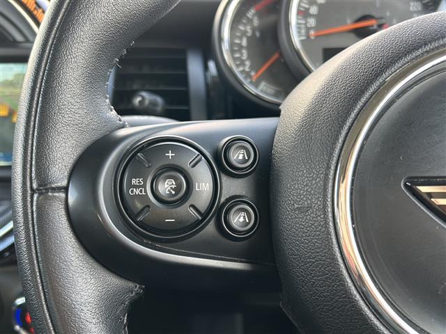 ＭＩＮＩ クーパーＳ　プッシュスタート　パーキングアシス　アイドリングストップ　ＭＴモード　クルーズコントロール　ＥＴＣ　純正ドライブレコーダー前後　社外フロアマット　純正アルミホイール　レザーシート（5枚目）