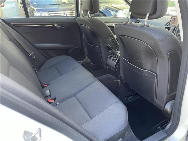 Cクラス C200 CGIブルーエフィシェンシー ☆ワンオーナー☆純正HDDナビ(AM/FM/CD/DVD/ミュージックサーバー/Bluetooth/ワンセグTV)☆クルーズコントロール☆ハンズフリー☆パワーシート(運転席/助手席)☆オー(7枚目)