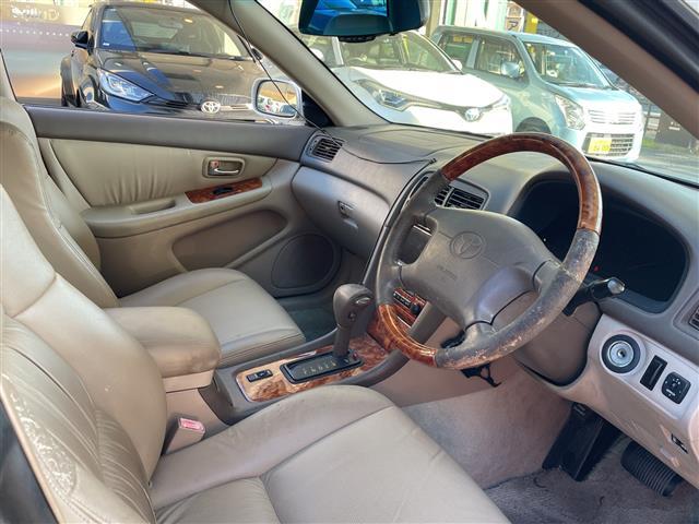 ウィンダム 2.5G コーチエディション 純正ナビ・DISC・AM/FM・TAPE・ETC・電動格納ミラー・パワーシート(D)・ドラレコ付きルームミラー(前)(3枚目)