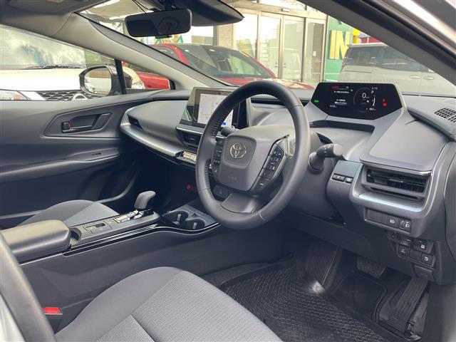 プリウス Ｘ　・純正ナビ・ＡＭ／ＦＭ・ＴＶ（フルセグ）・ＵＳＢ・Ｂｌｕｅｔｏｏｔｈ・Ｍｉｒａｃａｓｔ・レーンキープアシスト・クルーズコントロール・ハンズフリー・ＥＴＣ２．０・オートライト（3枚目）