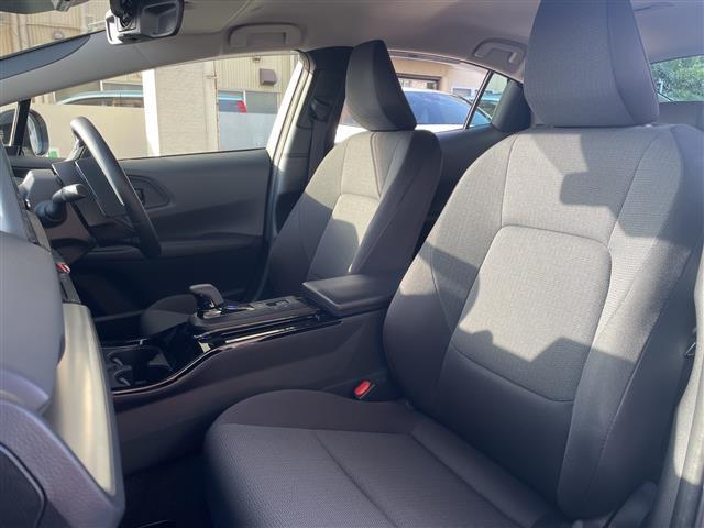 プリウス Ｘ　・純正ナビ・ＡＭ／ＦＭ・ＴＶ（フルセグ）・ＵＳＢ・Ｂｌｕｅｔｏｏｔｈ・Ｍｉｒａｃａｓｔ・レーンキープアシスト・クルーズコントロール・ハンズフリー・ＥＴＣ２．０・オートライト（6枚目）