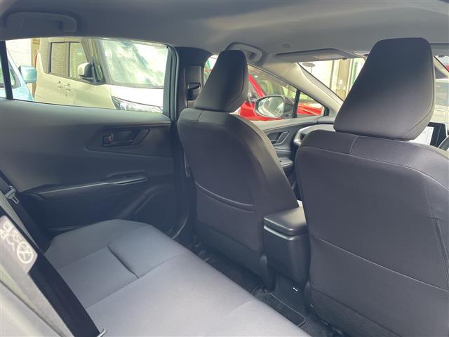 プリウス Ｘ　・純正ナビ・ＡＭ／ＦＭ・ＴＶ（フルセグ）・ＵＳＢ・Ｂｌｕｅｔｏｏｔｈ・Ｍｉｒａｃａｓｔ・レーンキープアシスト・クルーズコントロール・ハンズフリー・ＥＴＣ２．０・オートライト（7枚目）