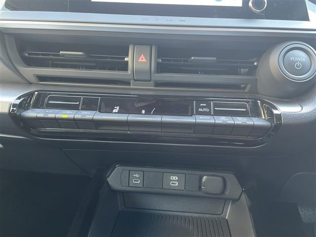 プリウス Ｘ　・純正ナビ・ＡＭ／ＦＭ・ＴＶ（フルセグ）・ＵＳＢ・Ｂｌｕｅｔｏｏｔｈ・Ｍｉｒａｃａｓｔ・レーンキープアシスト・クルーズコントロール・ハンズフリー・ＥＴＣ２．０・オートライト（17枚目）