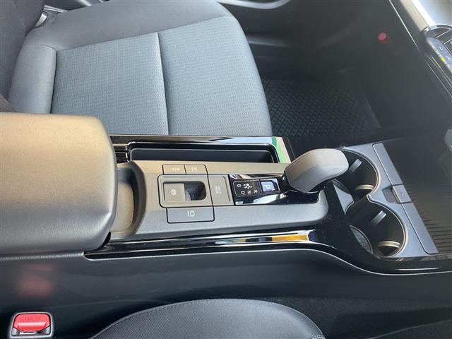 プリウス Ｘ　・純正ナビ・ＡＭ／ＦＭ・ＴＶ（フルセグ）・ＵＳＢ・Ｂｌｕｅｔｏｏｔｈ・Ｍｉｒａｃａｓｔ・レーンキープアシスト・クルーズコントロール・ハンズフリー・ＥＴＣ２．０・オートライト（22枚目）