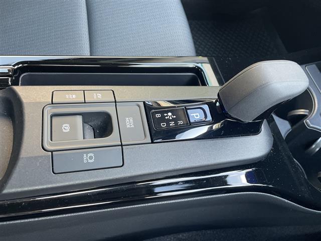 プリウス Ｘ　・純正ナビ・ＡＭ／ＦＭ・ＴＶ（フルセグ）・ＵＳＢ・Ｂｌｕｅｔｏｏｔｈ・Ｍｉｒａｃａｓｔ・レーンキープアシスト・クルーズコントロール・ハンズフリー・ＥＴＣ２．０・オートライト（23枚目）