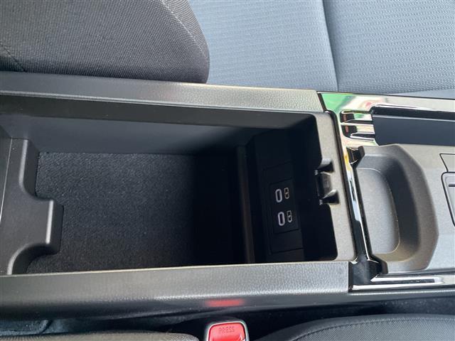 プリウス Ｘ　・純正ナビ・ＡＭ／ＦＭ・ＴＶ（フルセグ）・ＵＳＢ・Ｂｌｕｅｔｏｏｔｈ・Ｍｉｒａｃａｓｔ・レーンキープアシスト・クルーズコントロール・ハンズフリー・ＥＴＣ２．０・オートライト（24枚目）