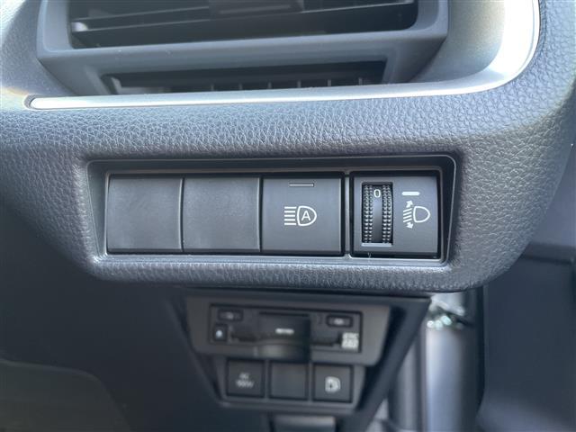 プリウス Ｘ　・純正ナビ・ＡＭ／ＦＭ・ＴＶ（フルセグ）・ＵＳＢ・Ｂｌｕｅｔｏｏｔｈ・Ｍｉｒａｃａｓｔ・レーンキープアシスト・クルーズコントロール・ハンズフリー・ＥＴＣ２．０・オートライト（25枚目）