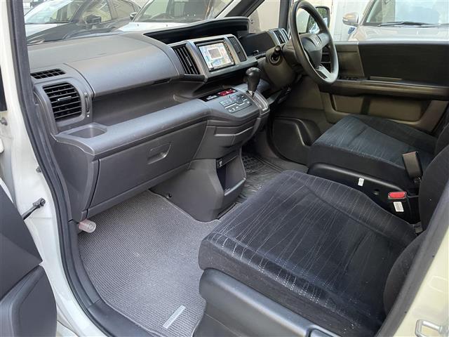 ステップワゴン Ｌ　☆純正ナビ（ＡＭ／ＦＭ／ＣＤ／ＤＶＤ／ＵＳＢ／フルセグＴＶ）☆フリップダウンモニター☆パーキングアシスト☆純正フロアマット☆ドライブレコーダー前（ＳＤ無し）☆オートライト☆フォグランプ（5枚目）