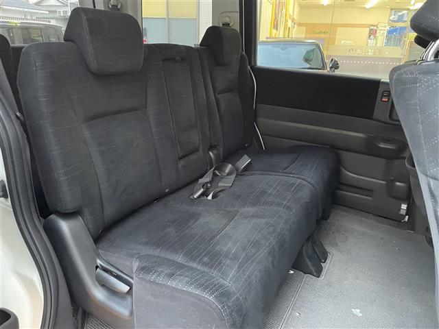 ステップワゴン Ｌ　☆純正ナビ（ＡＭ／ＦＭ／ＣＤ／ＤＶＤ／ＵＳＢ／フルセグＴＶ）☆フリップダウンモニター☆パーキングアシスト☆純正フロアマット☆ドライブレコーダー前（ＳＤ無し）☆オートライト☆フォグランプ（7枚目）