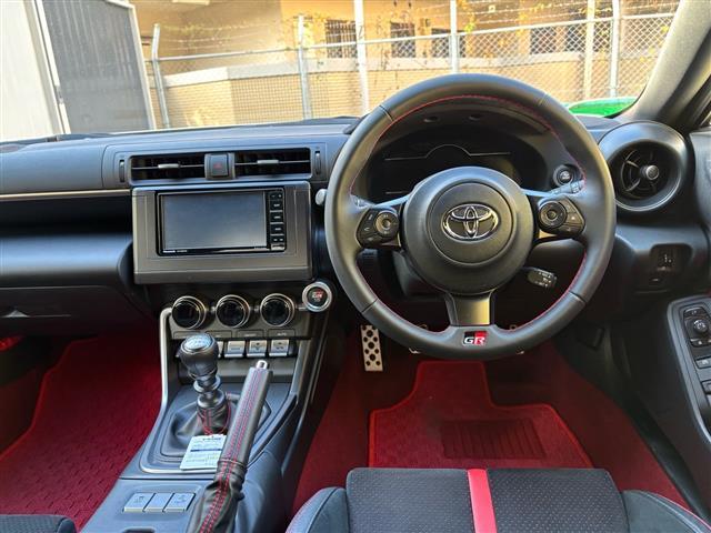 GR86 RZ ・純正ナビ・Bluetooth・TV(フルセグ)・AM/FM・USB・iPod・SD・DISC・ハンズフリー・クルーズコントロール・オートライト・電動格納ミラー・横すべり防止(2枚目)