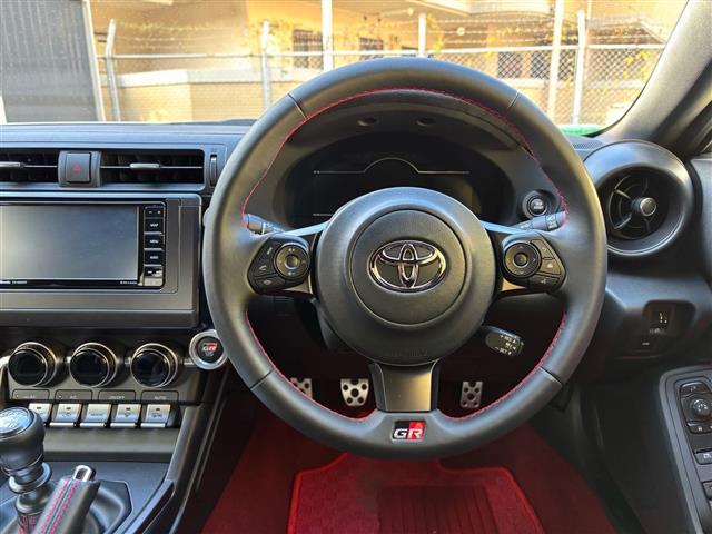 GR86 RZ ・純正ナビ・Bluetooth・TV(フルセグ)・AM/FM・USB・iPod・SD・DISC・ハンズフリー・クルーズコントロール・オートライト・電動格納ミラー・横すべり防止(3枚目)