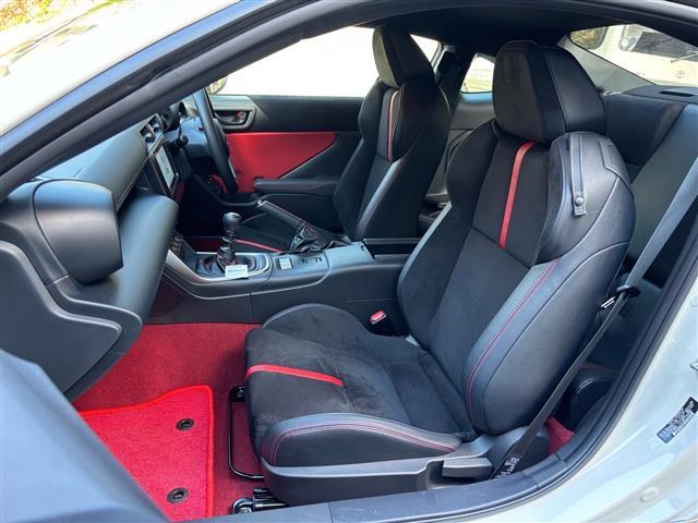 GR86 RZ ・純正ナビ・Bluetooth・TV(フルセグ)・AM/FM・USB・iPod・SD・DISC・ハンズフリー・クルーズコントロール・オートライト・電動格納ミラー・横すべり防止(6枚目)