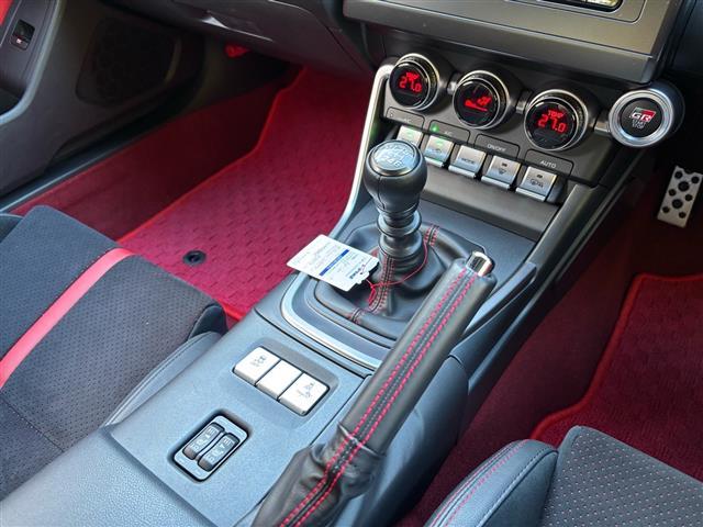 GR86 RZ ・純正ナビ・Bluetooth・TV(フルセグ)・AM/FM・USB・iPod・SD・DISC・ハンズフリー・クルーズコントロール・オートライト・電動格納ミラー・横すべり防止(15枚目)