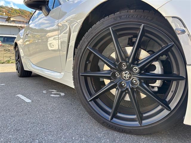 GR86 RZ ・純正ナビ・Bluetooth・TV(フルセグ)・AM/FM・USB・iPod・SD・DISC・ハンズフリー・クルーズコントロール・オートライト・電動格納ミラー・横すべり防止(22枚目)