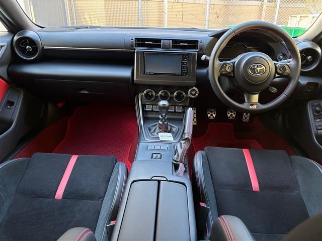 GR86 RZ ・純正ナビ・Bluetooth・TV(フルセグ)・AM/FM・USB・iPod・SD・DISC・ハンズフリー・クルーズコントロール・オートライト・電動格納ミラー・横すべり防止(23枚目)