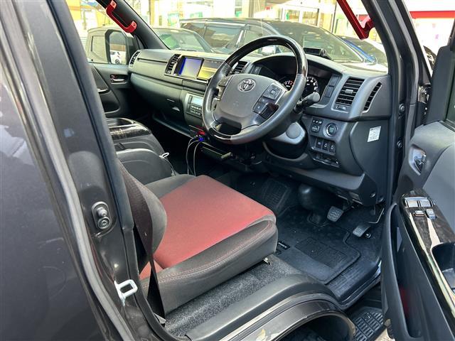 ハイエースバン スーパーＧＬ　ダークプライムＩＩ　【ワンオーナー】☆登録時距離１５１８８ｋｍ！！！！☆純正ナビ／フルセグＴＶ／ＣＤ／ＤＶＤ／ＢＴＡ／ＳＤ☆全方位カメラ☆前席社外レカロシート☆両側パワースライドドア☆ベッドキット☆クルー（3枚目）