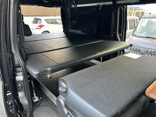 ハイエースバン スーパーＧＬ　ダークプライムＩＩ　【ワンオーナー】☆登録時距離１５１８８ｋｍ！！！！☆純正ナビ／フルセグＴＶ／ＣＤ／ＤＶＤ／ＢＴＡ／ＳＤ☆全方位カメラ☆前席社外レカロシート☆両側パワースライドドア☆ベッドキット☆クルー（11枚目）