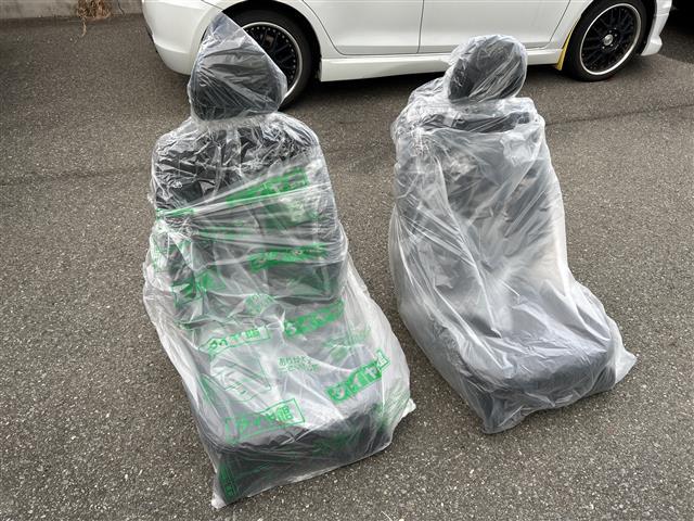 ハイエースバン スーパーＧＬ　ダークプライムＩＩ　【ワンオーナー】☆登録時距離１５１８８ｋｍ！！！！☆純正ナビ／フルセグＴＶ／ＣＤ／ＤＶＤ／ＢＴＡ／ＳＤ☆全方位カメラ☆前席社外レカロシート☆両側パワースライドドア☆ベッドキット☆クルー（13枚目）