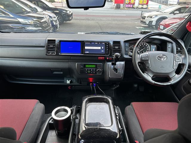 ハイエースバン スーパーＧＬ　ダークプライムＩＩ　【ワンオーナー】☆登録時距離１５１８８ｋｍ！！！！☆純正ナビ／フルセグＴＶ／ＣＤ／ＤＶＤ／ＢＴＡ／ＳＤ☆全方位カメラ☆前席社外レカロシート☆両側パワースライドドア☆ベッドキット☆クルー（14枚目）