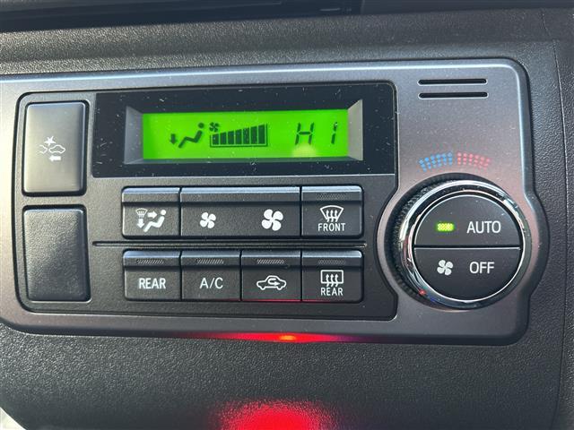 ハイエースバン スーパーＧＬ　ダークプライムＩＩ　【ワンオーナー】☆登録時距離１５１８８ｋｍ！！！！☆純正ナビ／フルセグＴＶ／ＣＤ／ＤＶＤ／ＢＴＡ／ＳＤ☆全方位カメラ☆前席社外レカロシート☆両側パワースライドドア☆ベッドキット☆クルー（21枚目）