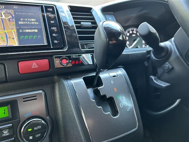 ハイエースバン スーパーＧＬ　ダークプライムＩＩ　【ワンオーナー】☆登録時距離１５１８８ｋｍ！！！！☆純正ナビ／フルセグＴＶ／ＣＤ／ＤＶＤ／ＢＴＡ／ＳＤ☆全方位カメラ☆前席社外レカロシート☆両側パワースライドドア☆ベッドキット☆クルー（23枚目）