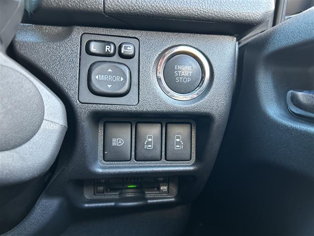 ハイエースバン スーパーＧＬ　ダークプライムＩＩ　【ワンオーナー】☆登録時距離１５１８８ｋｍ！！！！☆純正ナビ／フルセグＴＶ／ＣＤ／ＤＶＤ／ＢＴＡ／ＳＤ☆全方位カメラ☆前席社外レカロシート☆両側パワースライドドア☆ベッドキット☆クルー（25枚目）